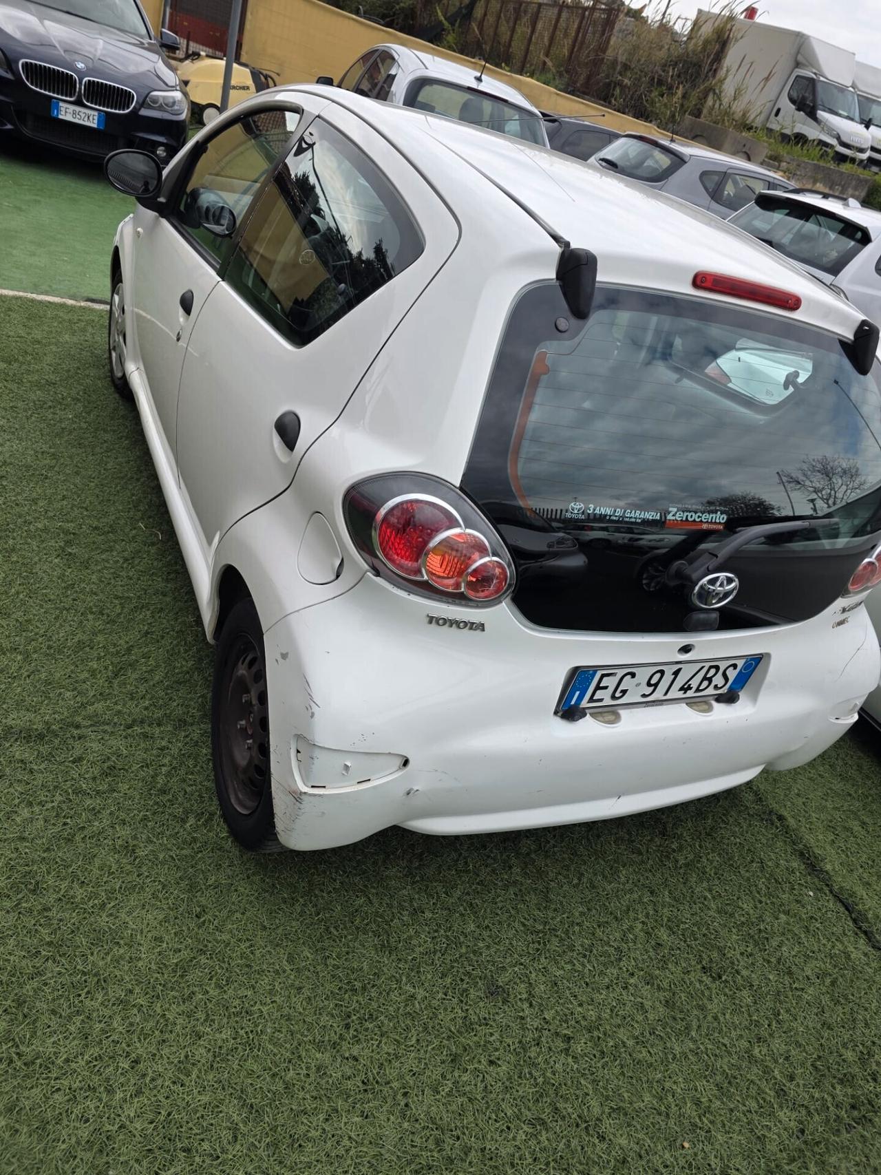 Toyota Aygo 1.0 12V VVT-i 5 porte euro 5. Neopatentati