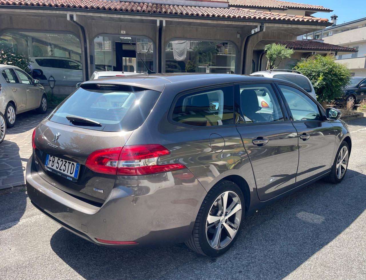 Peugeot 308 PureTech Turbo 130 S&S SW Allure