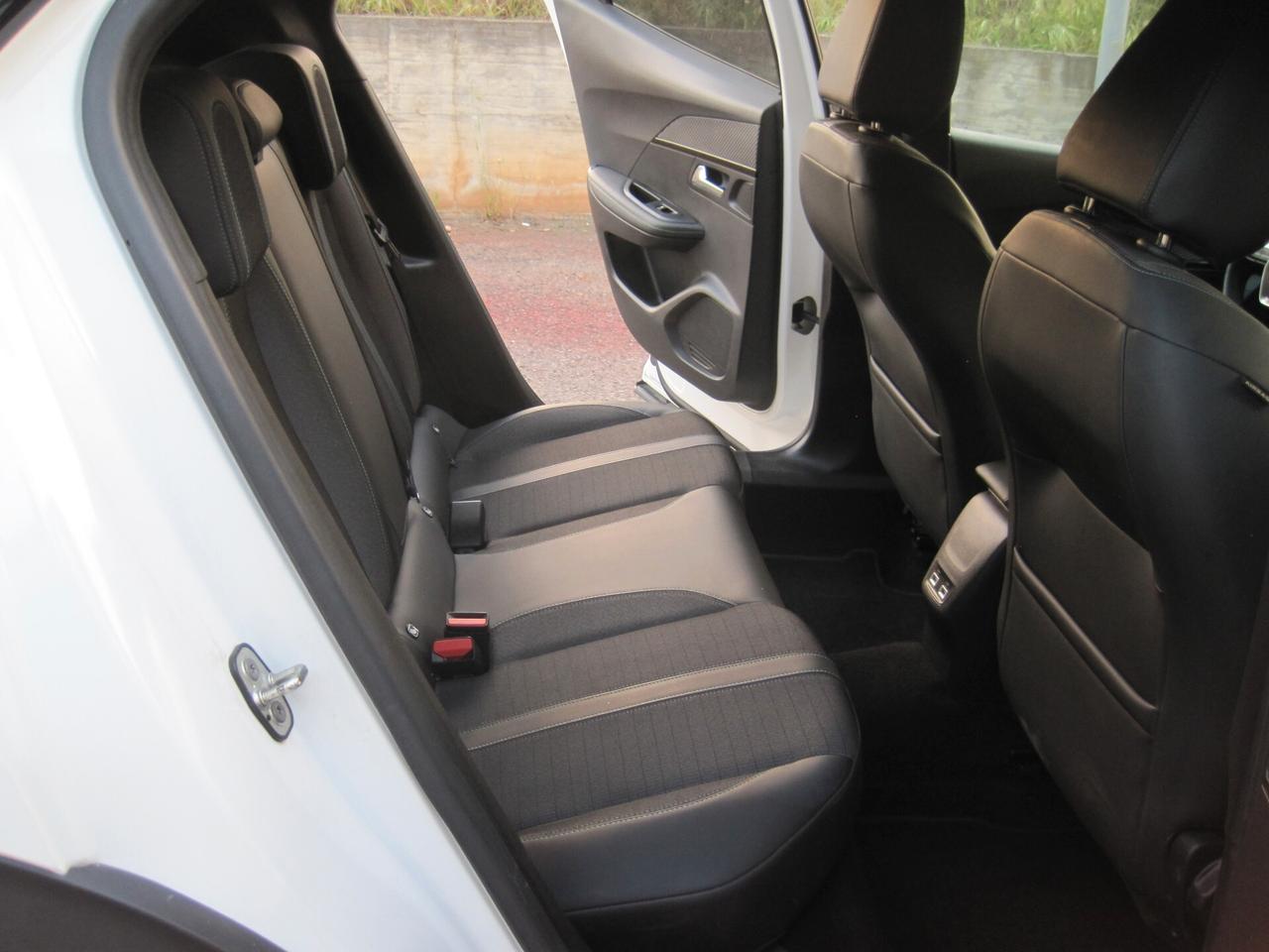 Peugeot 2008 PureTech 130 S&S Allure Pack