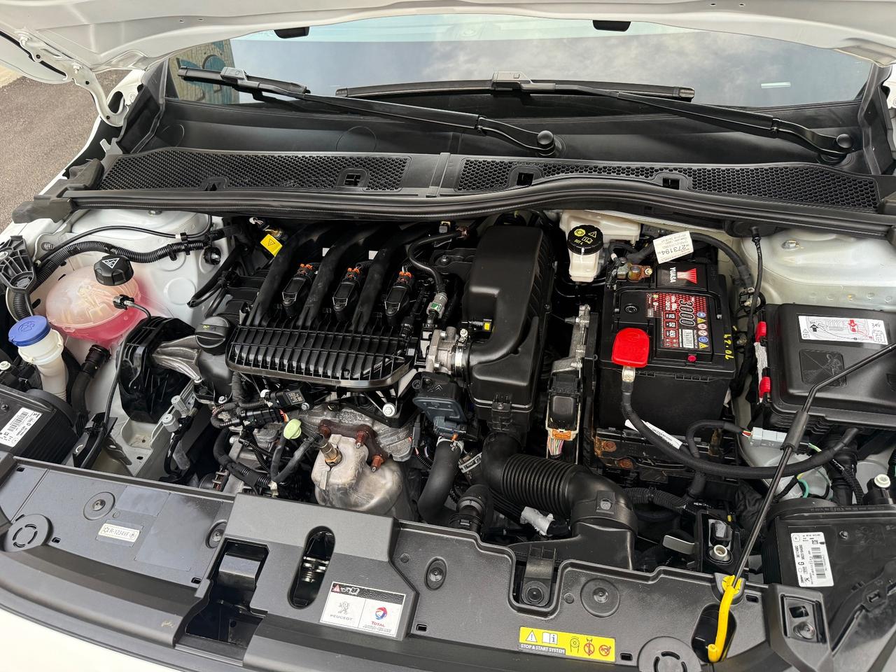 Peugeot 208 1.2benzina - 2020