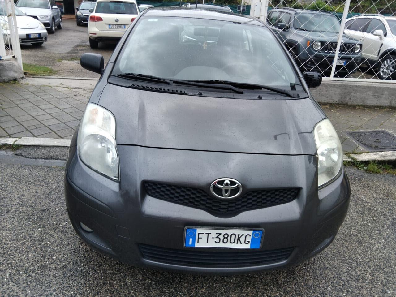Toyota Yaris 1.0 5 porte Luxury pack