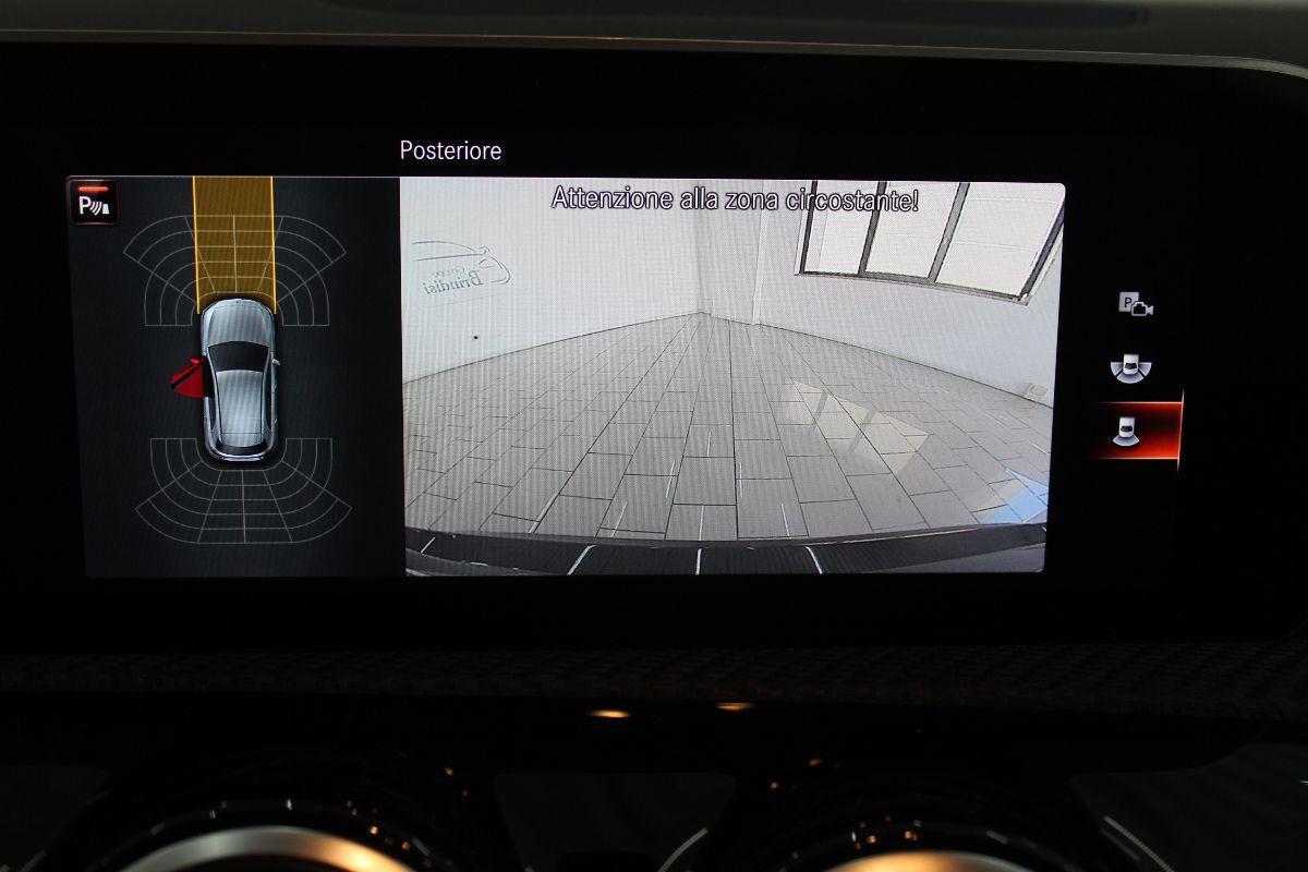 MERCEDES - Classe A - A 180 d Automatic Business Extra ( Schermi 10 pollici + Kit Luci + Cerchi Bruniti )