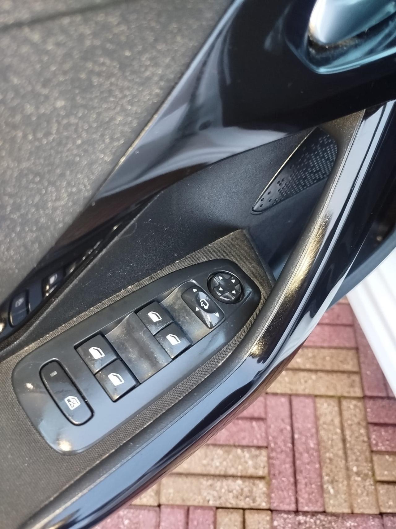 Peugeot 208 BlueHDi 75 5 porte Allure