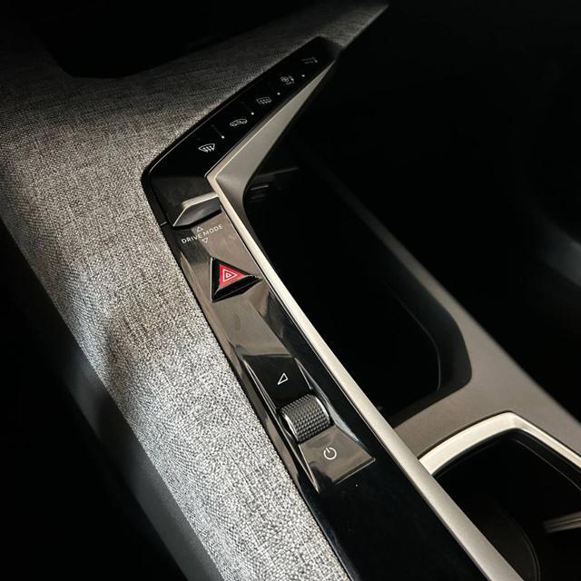 PEUGEOT 5008 Hybrid 145 e-DCS6 Allure