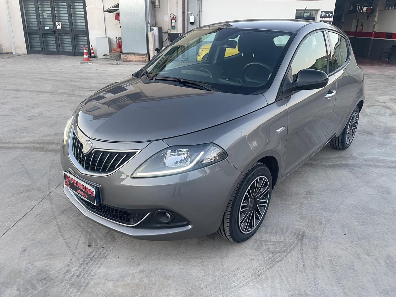 Lancia Ypsilon 1.0 FireFly 5 porte S&S Hybrid Gold