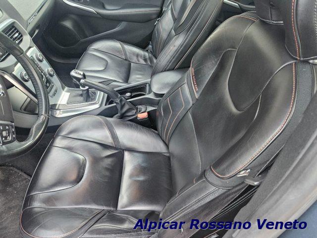 VOLVO V40 D2 R-design cross