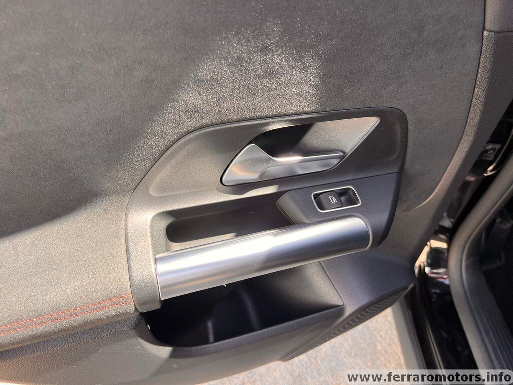 Mercedes GLA 200 d Automatic 4Matic Premium a 299 euro al mese