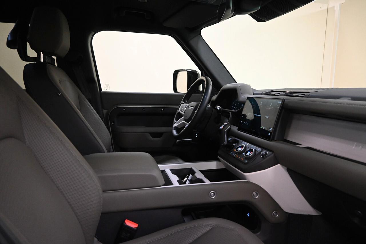 LAND ROVER Defender (2019) Defender 110 3.0D I6...