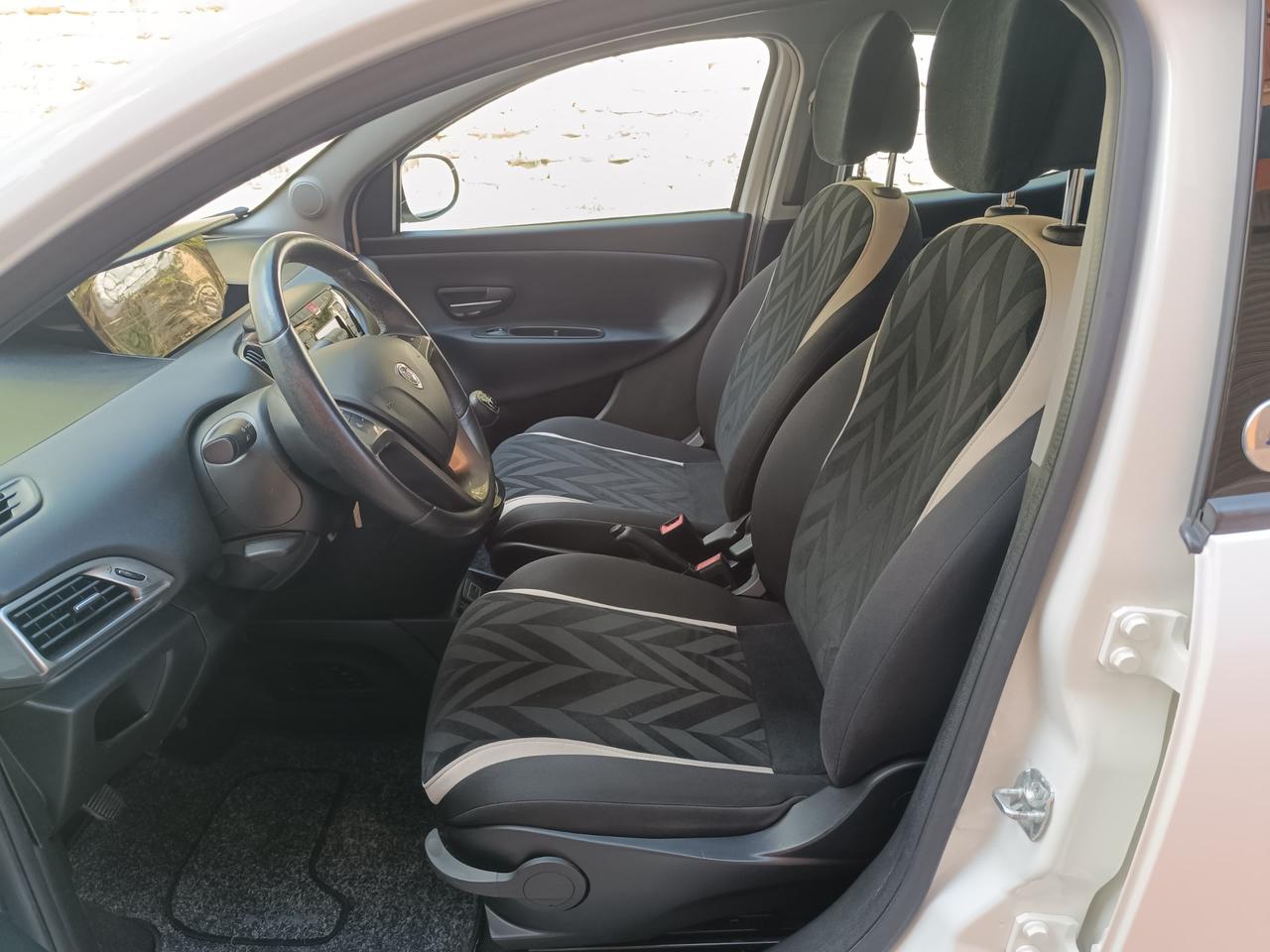 Lancia Ypsilon 1.2 69 CV 5 porte GPL Ecochic Gold