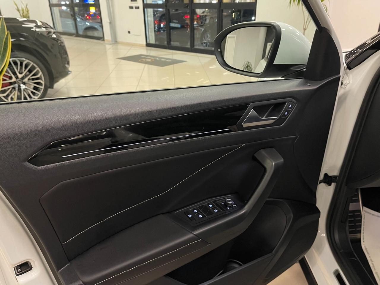 Volkswagen T-Roc 2.0 TDI SCR 150cv DSG R-Line