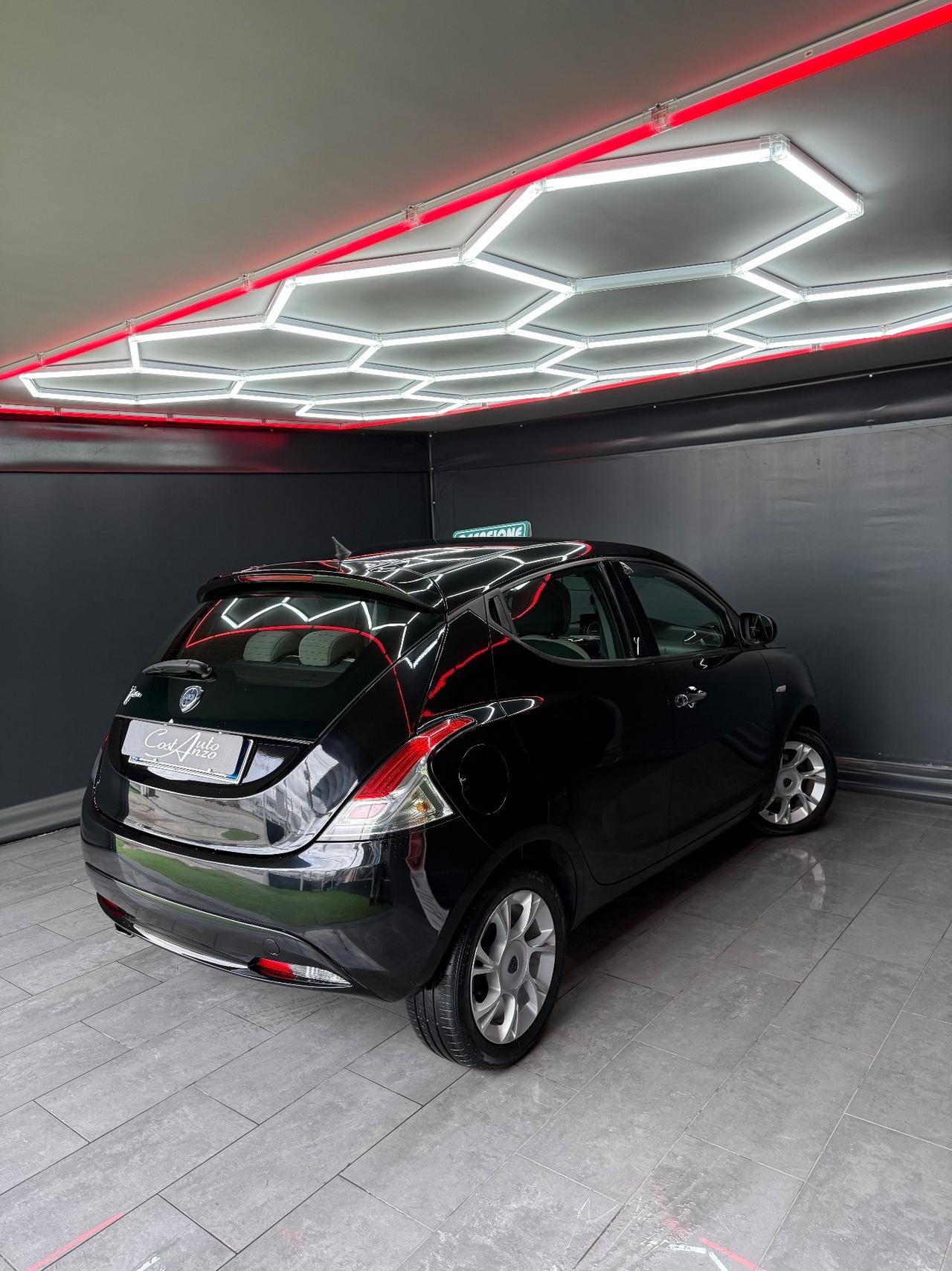 Lancia Ypsilon 1.2 69 CV Platinum 11/2014