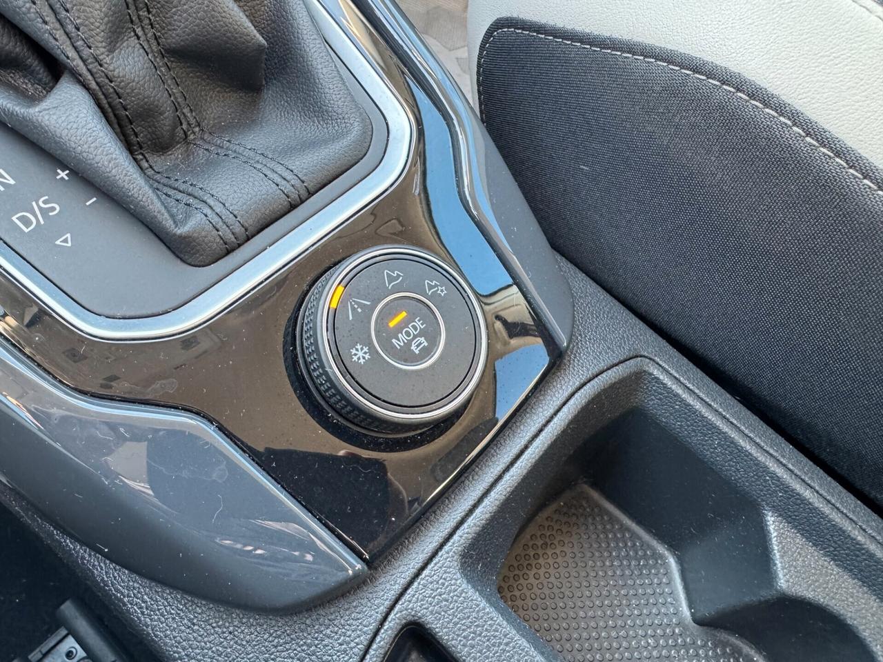 Volkswagen T-Roc 2.0TDI 150CV DSG 4x4 Adv. BlueM. Tech.