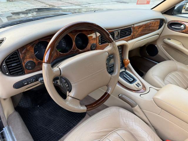JAGUAR XJ 3.2 cat Executive ISCRITTA ASI