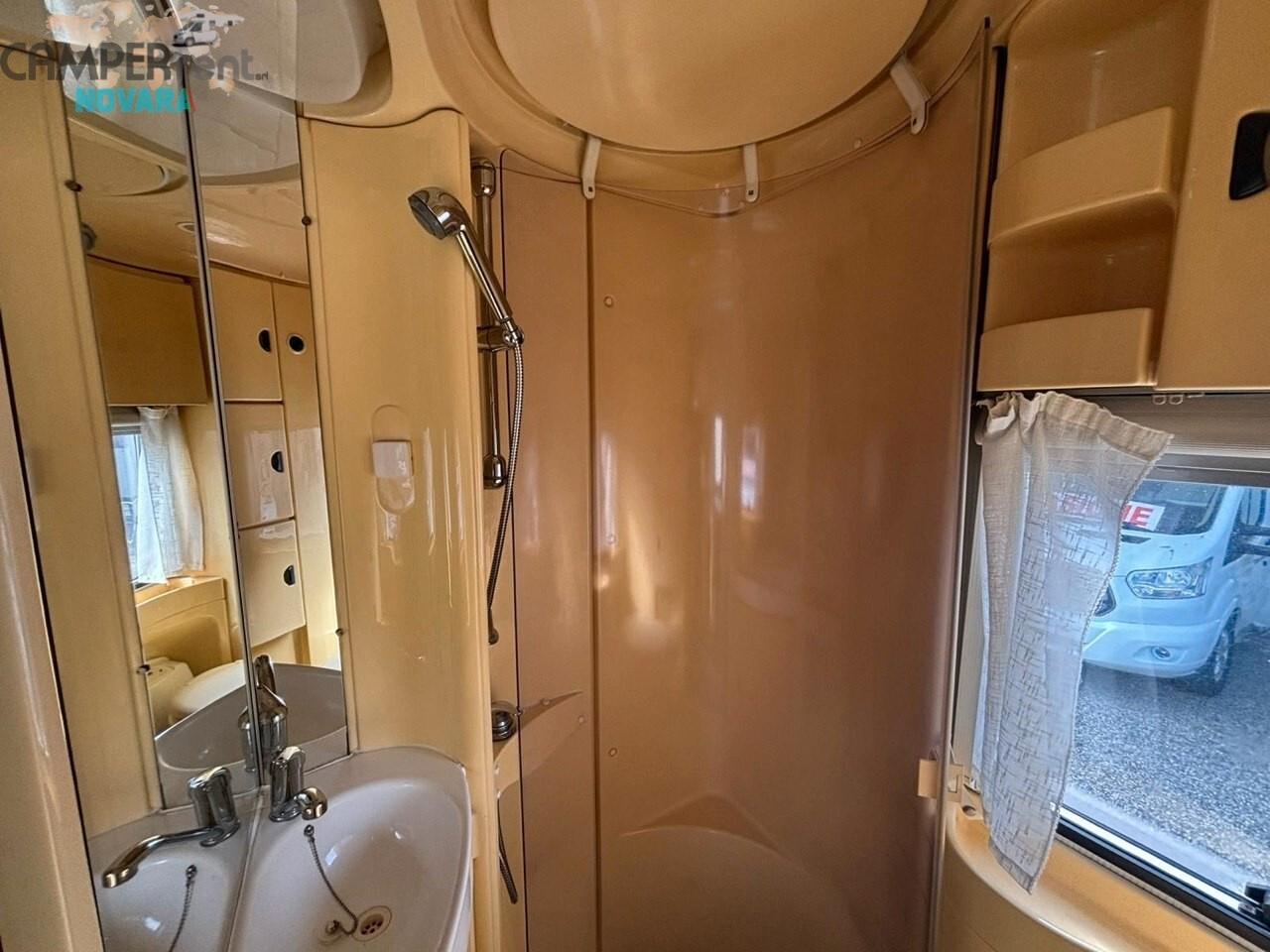 Knaus SUN TRAVELLER -MANSARDATO LETTO MATRIMONIALE IN CODA