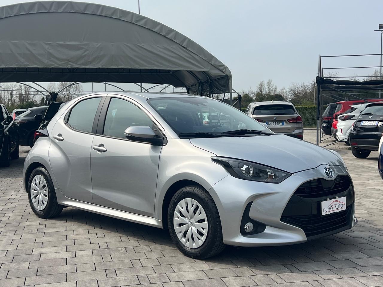 Toyota Yaris 1.5 Hybrid 5 porte Business FINANZIABILE