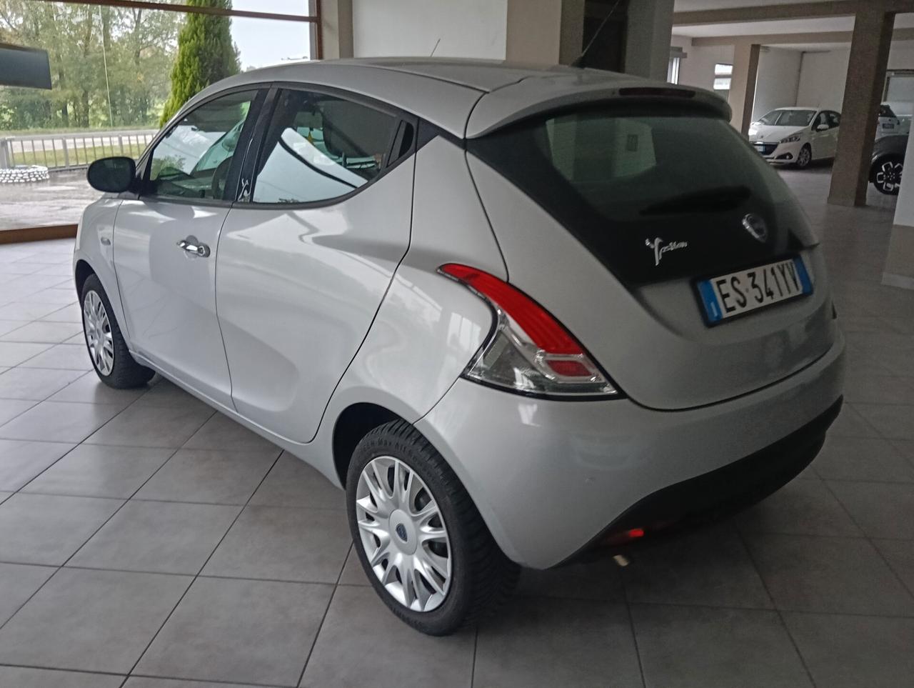 Lancia Ypsilon 1.2 69 CV 5 porte S&S Silver