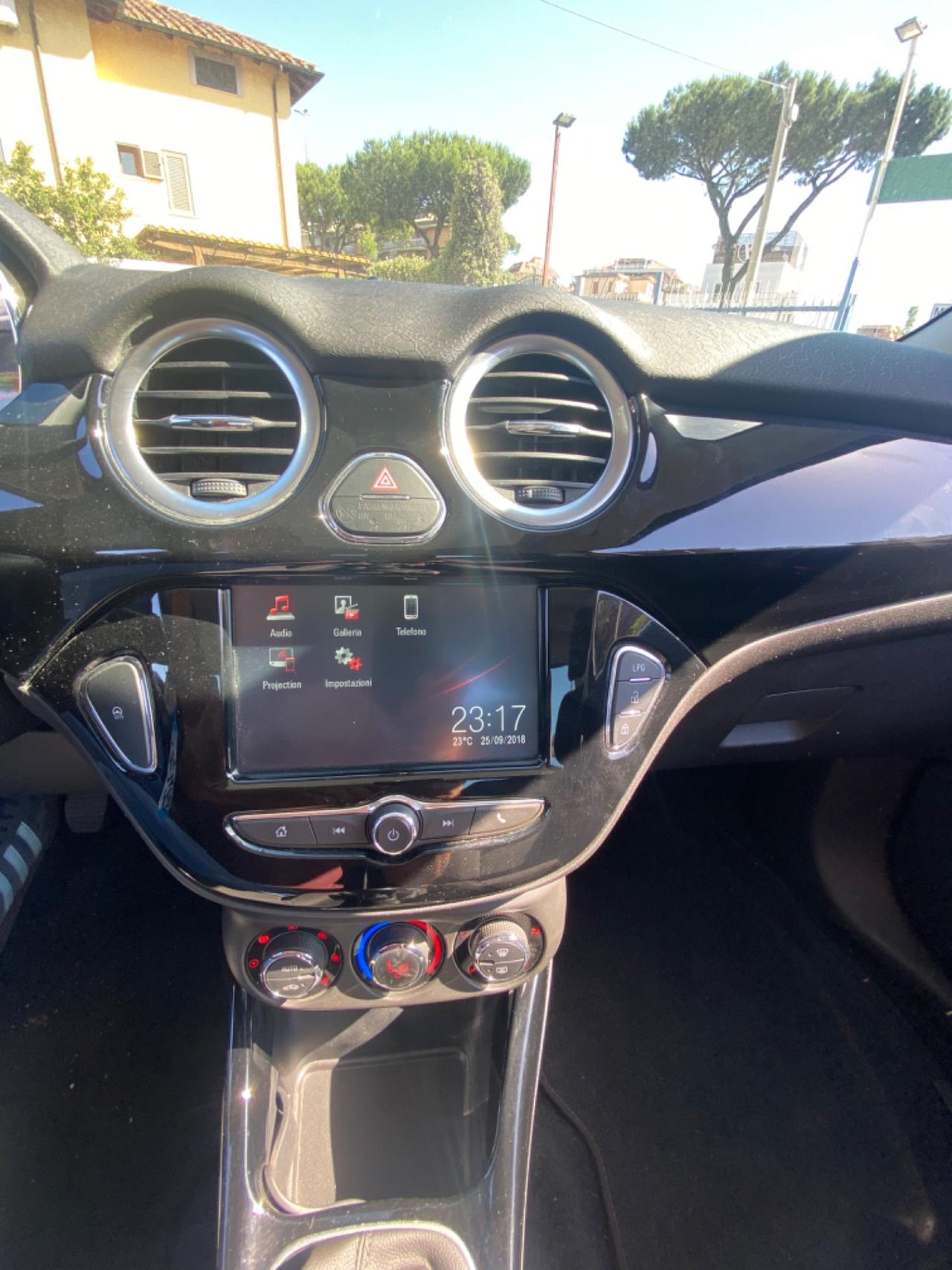 Opel Adam 1.4 87 CV GPL Tech Slam