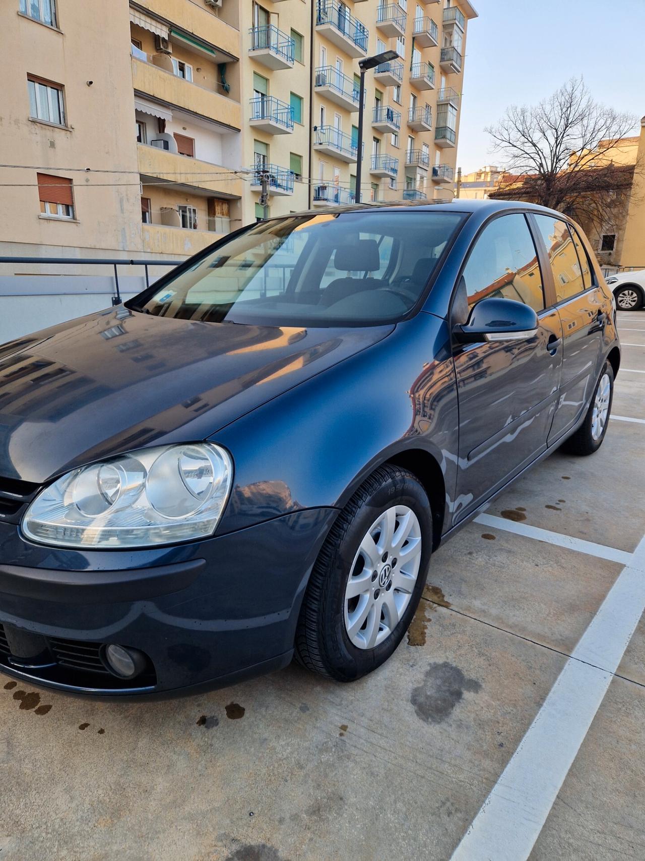 Volkswagen Golf 1.6 5p. 102cv Benz - 2005