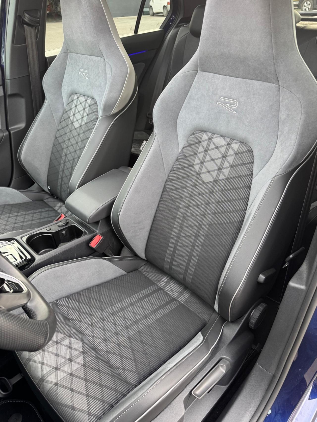 Volkswagen Golf 1.5 eTSI 150 CV EVO ACT DSG R-Line