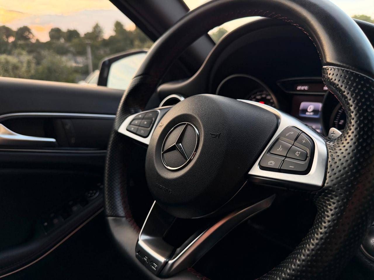 Mercedes A180 PREMIUM NIGHT EDITION/1500 110CV/LED/18"