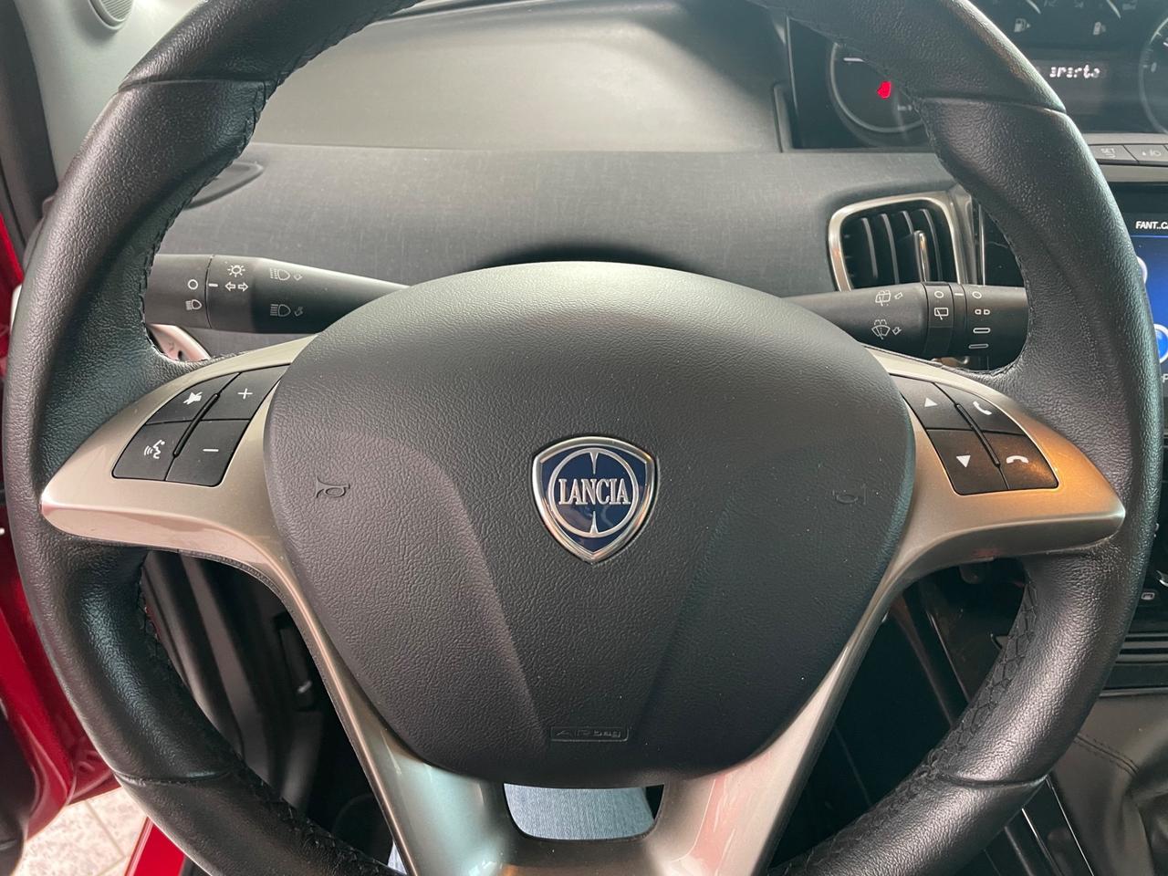 Lancia Ypsilon 1.0 FireFly 5 porte S&S Hybrid Gold