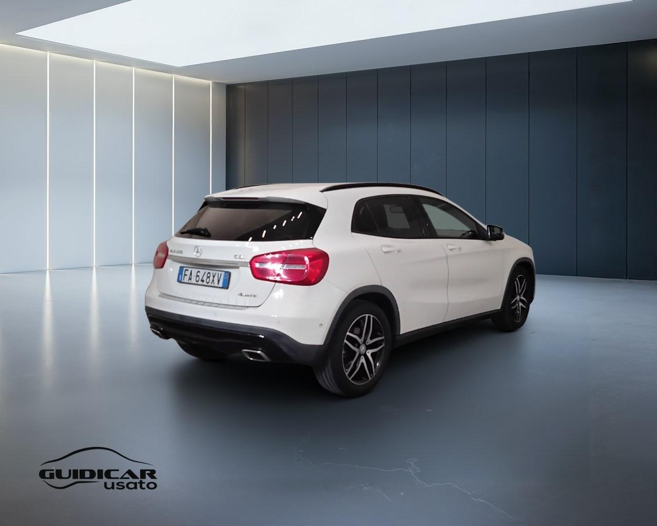 Mercedes-Benz GLA-X156 2014 - GLA 220 d (cdi) Sport 4matic 170cv auto