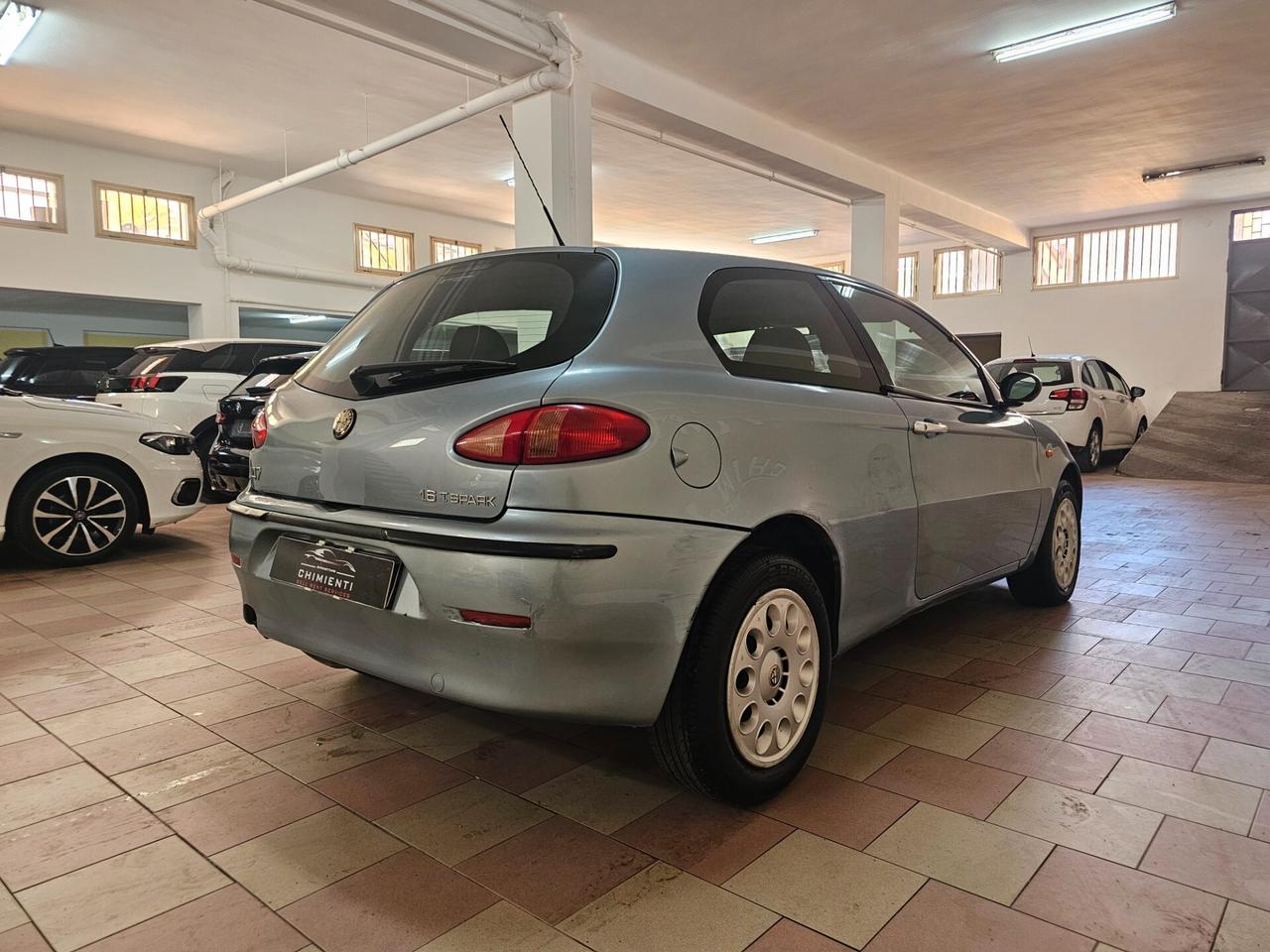 Alfa Romeo 147 1.6i 16V Twin Spark cat 3p. Distinctive