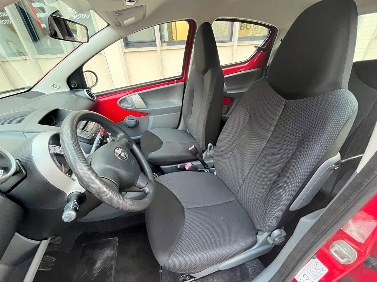 Toyota Aygo 1.0 12V VVT-i 5 porte - NEOPATENTATI