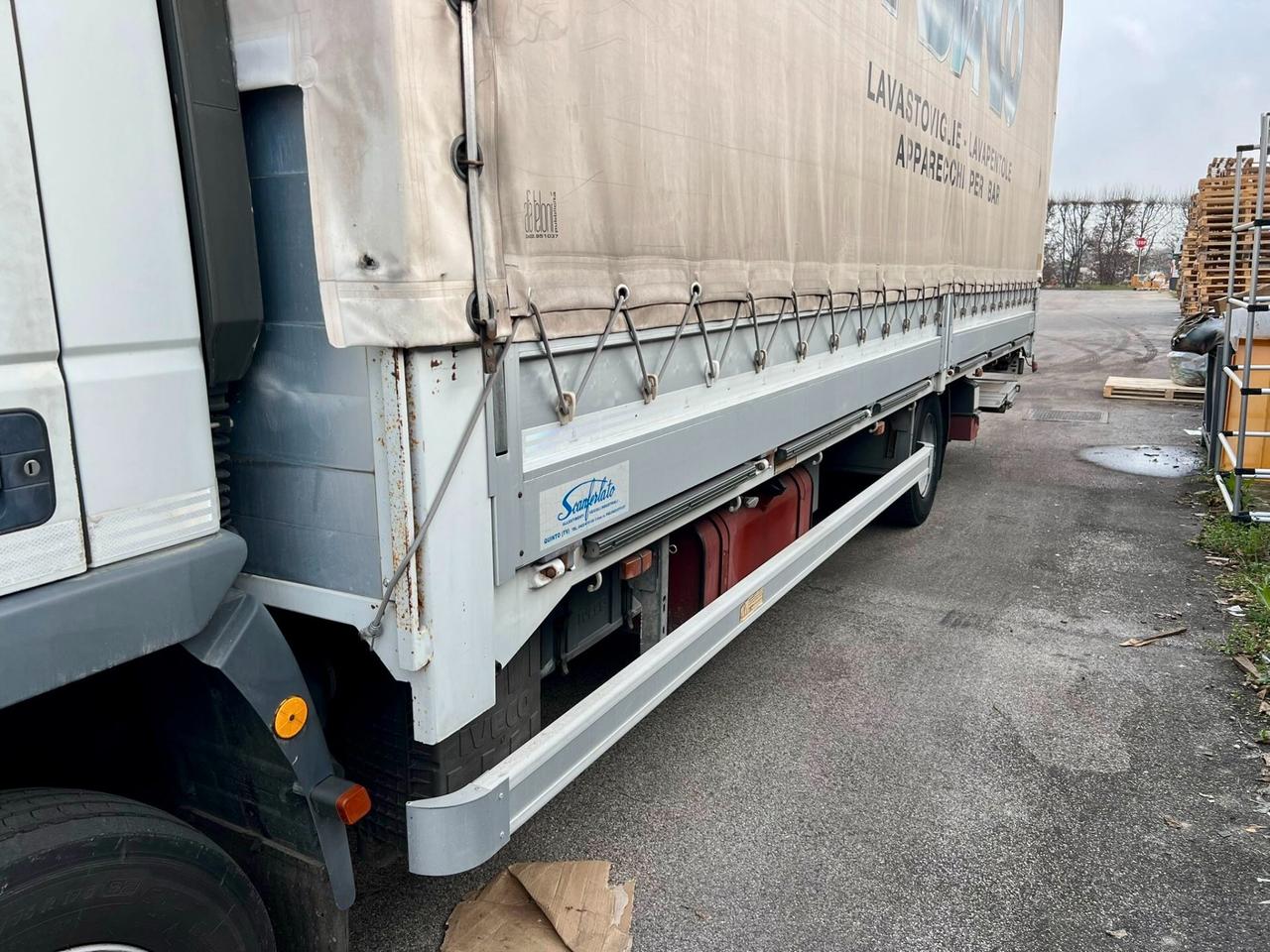 Iveco Eurocargo 5.9 100E18 con Sponda Idrauilica 177cv