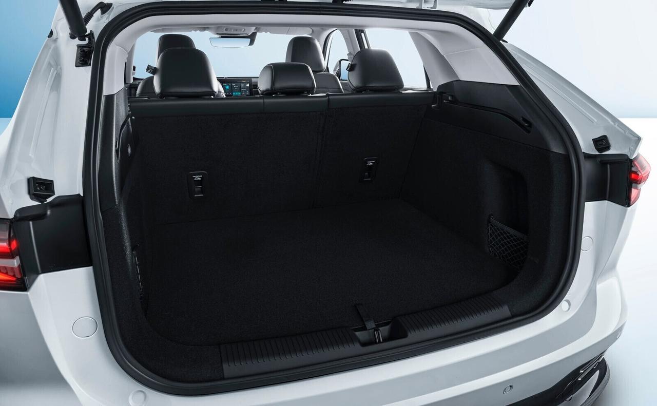 Mg HS PHEV lux , nuova da configurare !