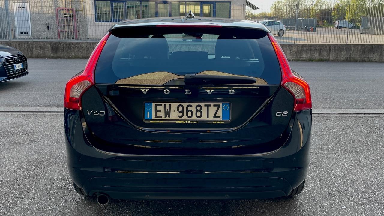 VOLVO V60 1.6 MOMENTUM 115CV - PELLE PARZIALE, CRUISE CONTROL, NEOPATENTATI