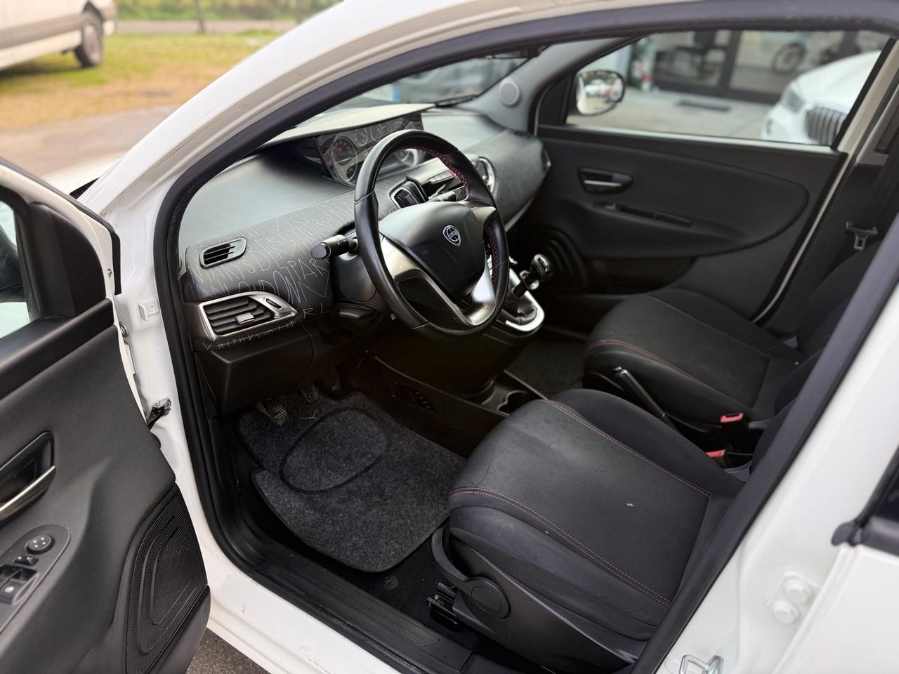 Lancia Ypsilon 0.9 TwinAir 85 CV 5 porte Metano Ecochic Gold