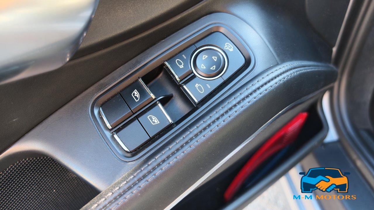 Porsche 911 Coupe 3.4 Carrera 4
