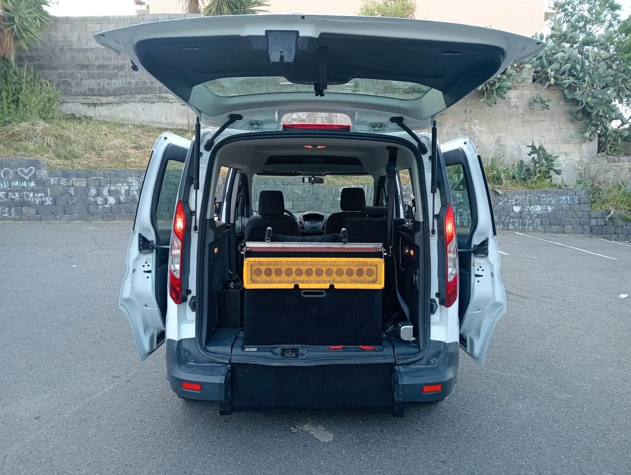 Ford Tourneo Connect Pianale ribassato con rampa disabili in carrozzina