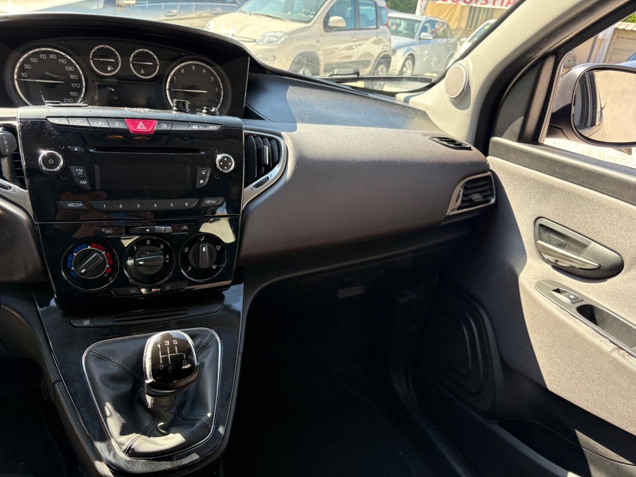 Lancia Ypsilon 1.2 69 CV 5 porte Gold