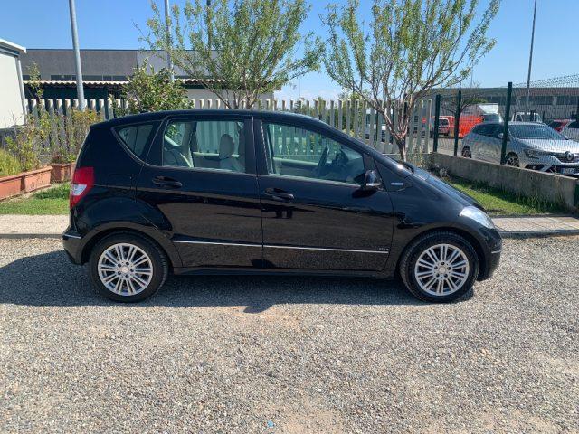 MERCEDES-BENZ A 180 BlueEFFICIENCY Premium