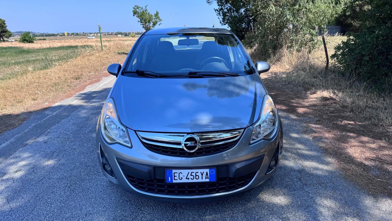 Opel Corsa 1.2 5 porte Club