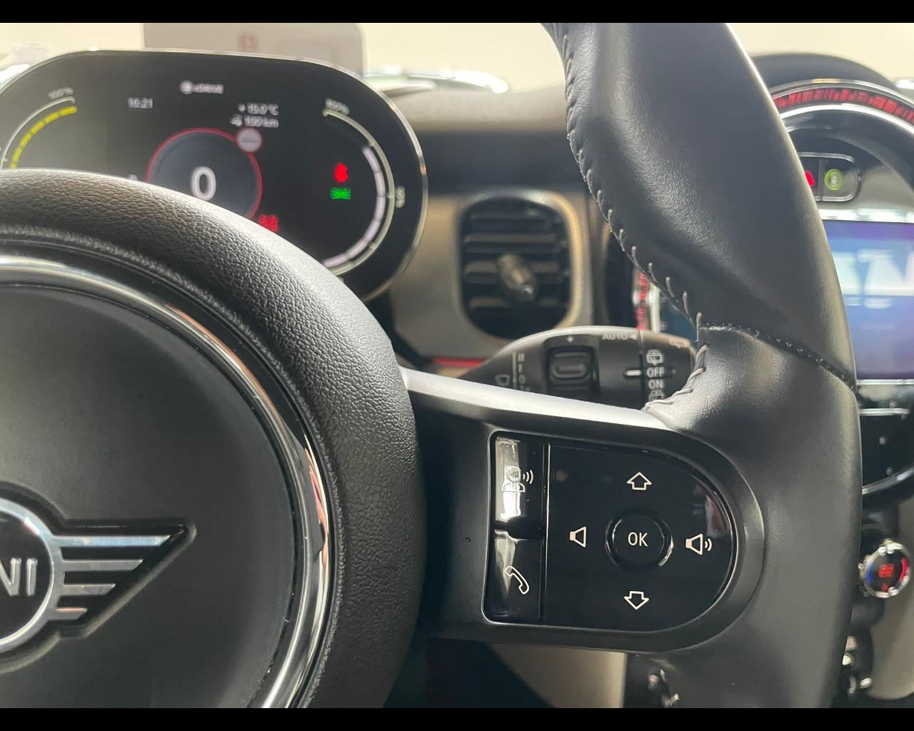 MINI Mini Full El. (F56) - Mini Cooper SE Yours