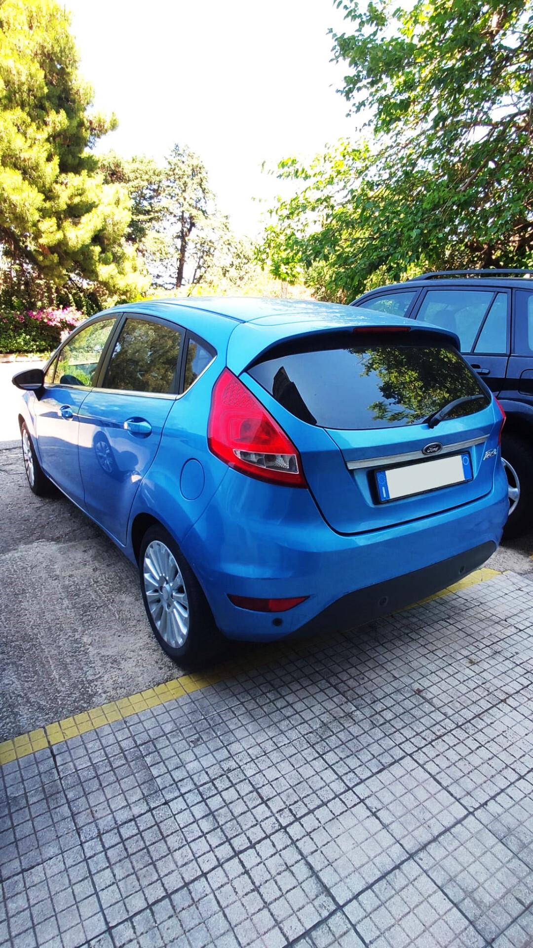 Ford Fiesta 1.4 5 porte Benzina - GPL in ottime condizioni