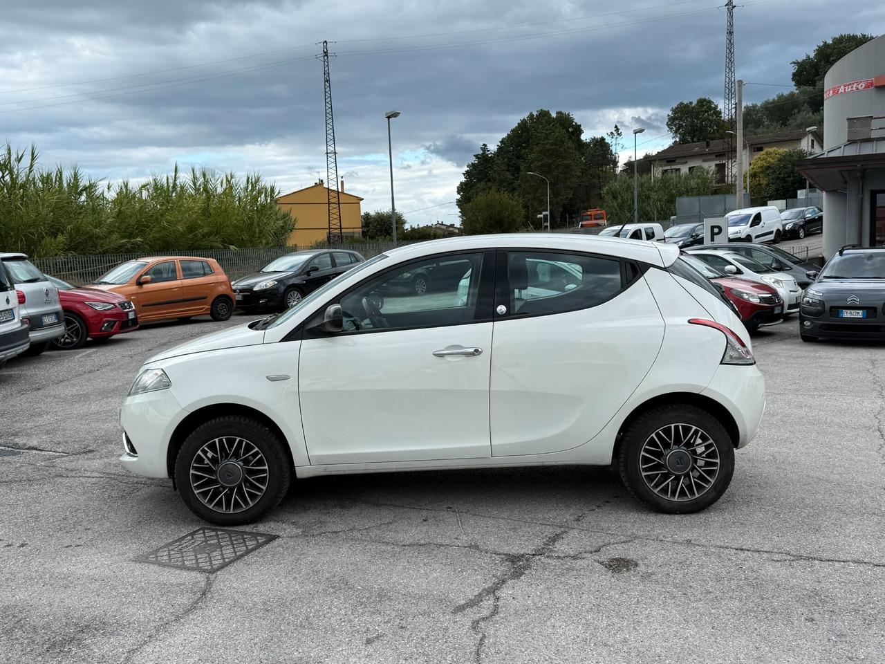 Lancia Ypsilon 0.9 TwinAir 85 CV 5 porte Metano Ecochic Gold
