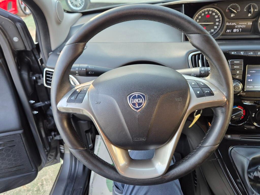 Lancia Ypsilon 1.0 Hybrid Ecochic Gold
