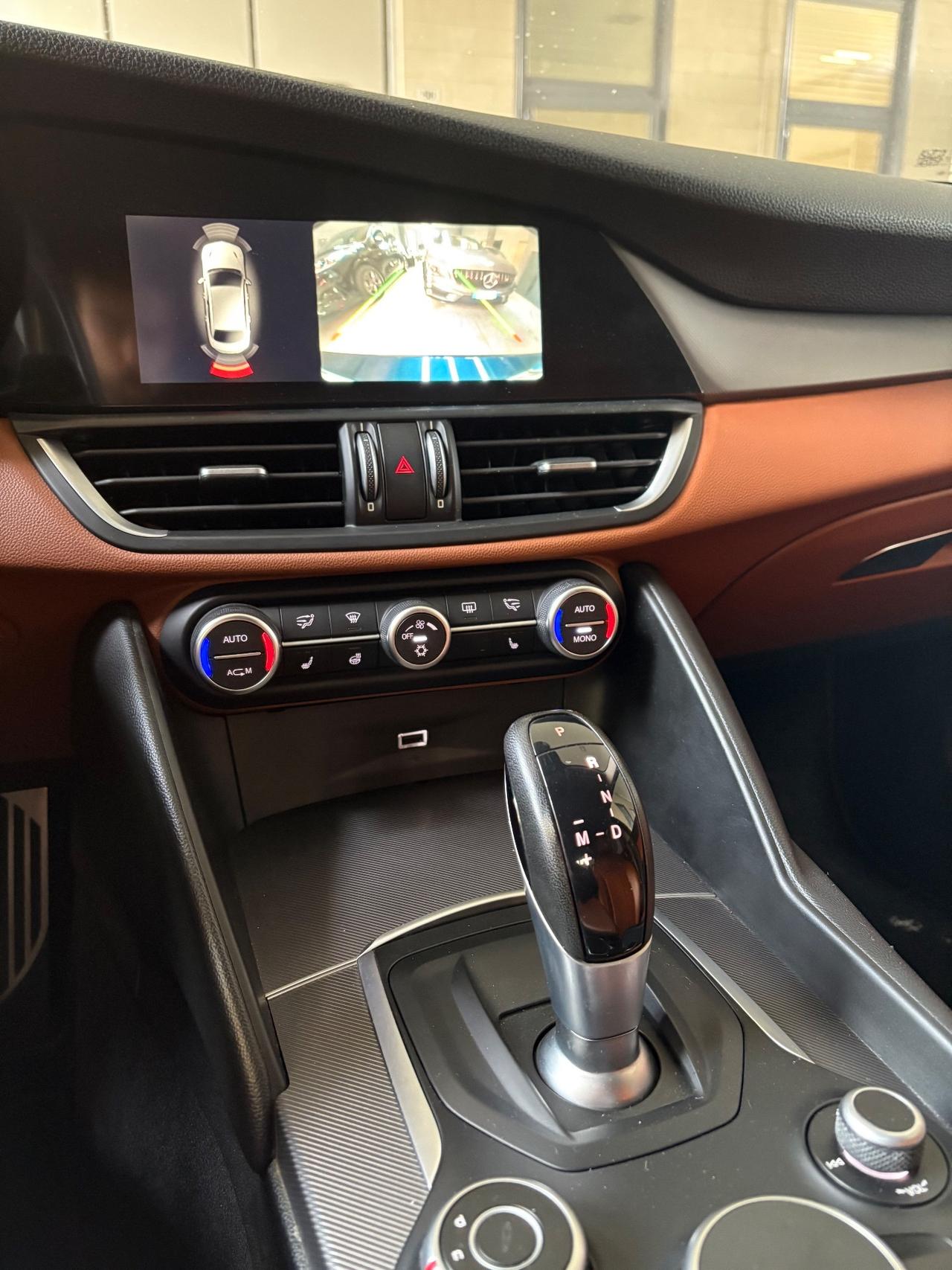 Alfa Romeo Giulia 2.2 Q2 Turbodiesel 180 CV AT8 Business Sport Launch Ed.