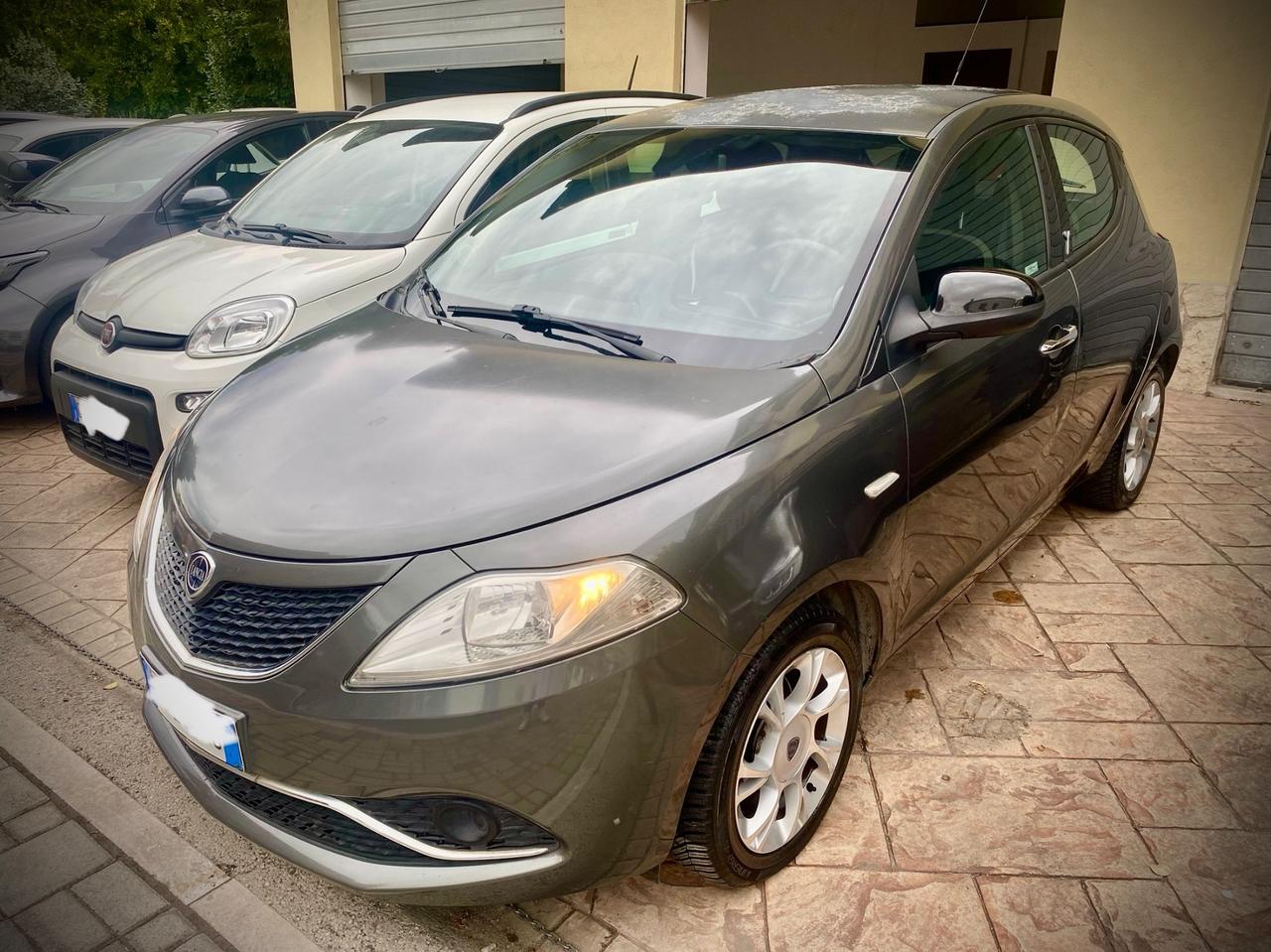 Lancia Ypsilon 1.2 69 CV 5 porte Platinum