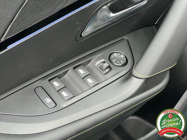 PEUGEOT 2008 Hybrid 136CV e-DCS6 GT