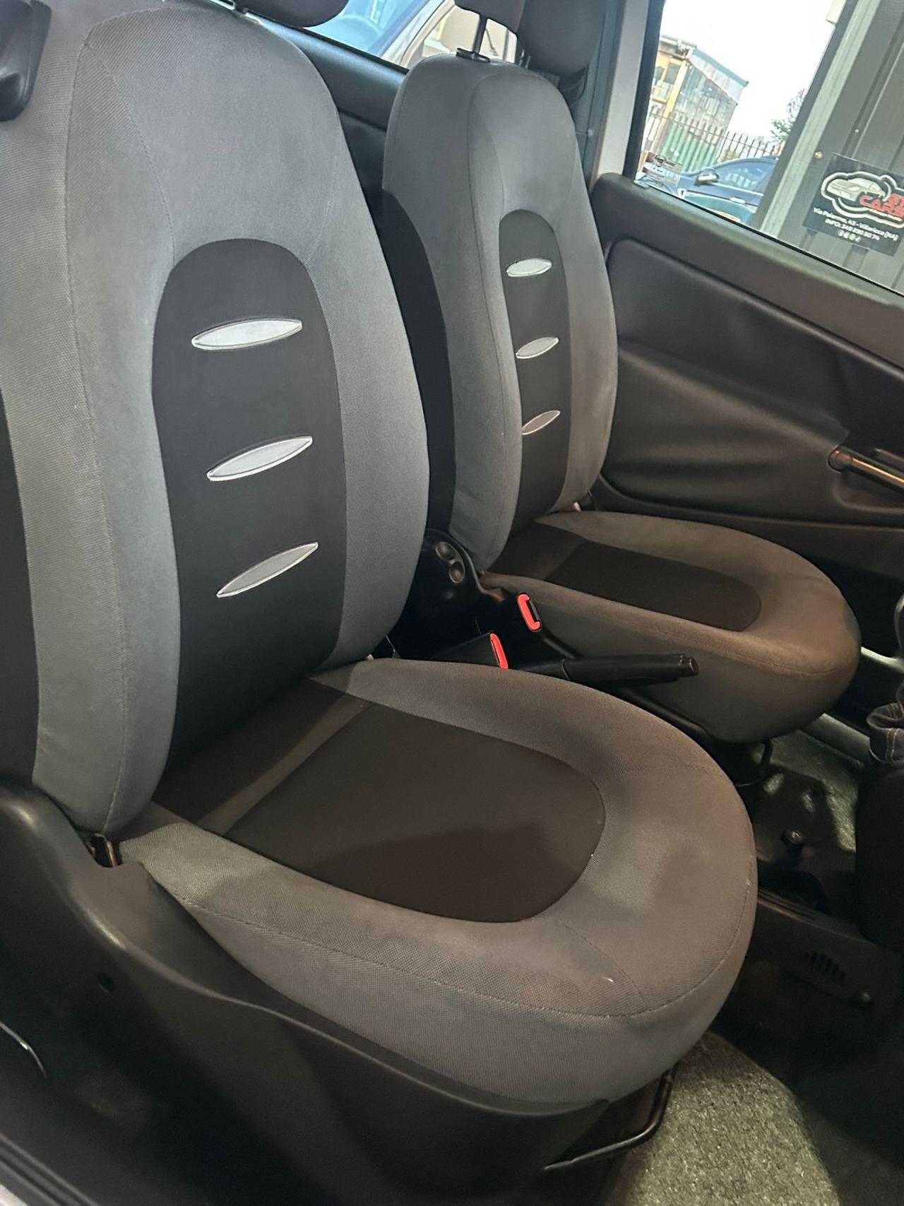 Lancia Ypsilon 1.3 MJT 75 CV Argento