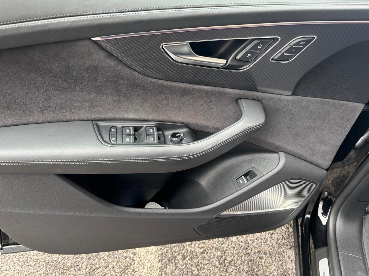 Audi Q8 RS TFSI V8 quattro tiptronic