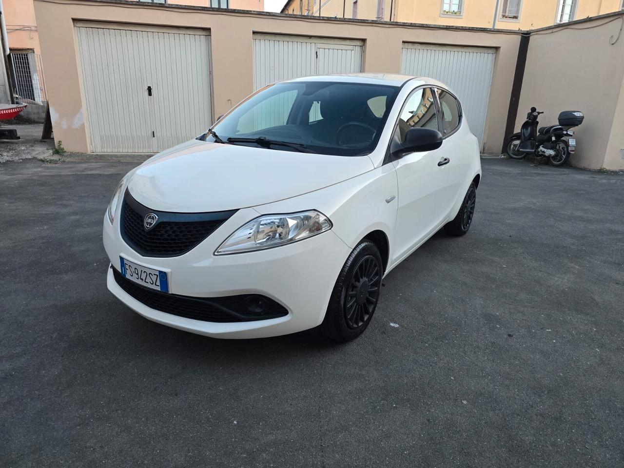 Lancia Ypsilon 1.2 69 CV 5 porte metano Ecochic Platinum