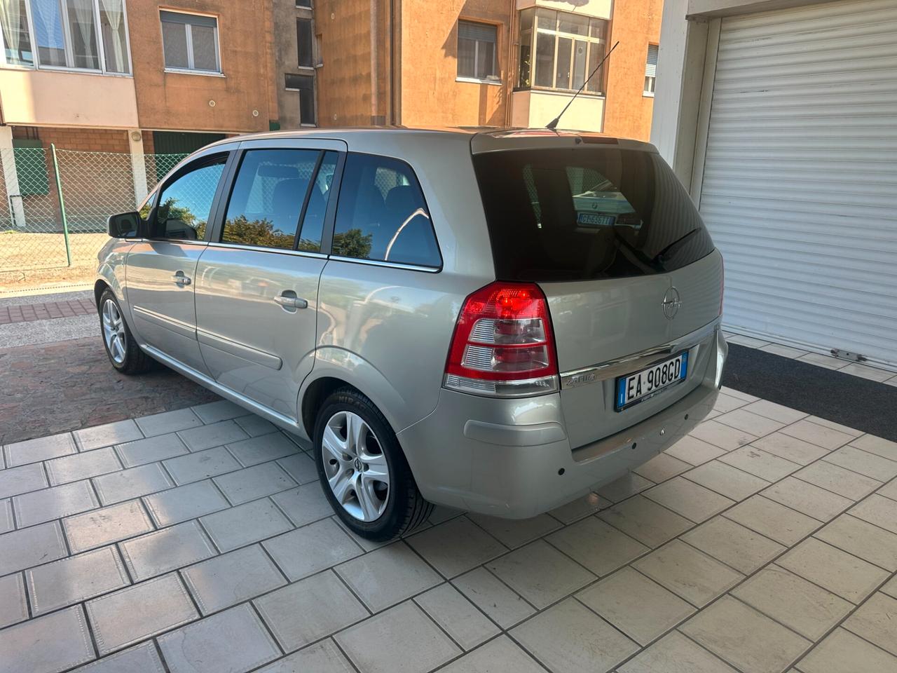 Opel Zafira 1.8 GPL 7 POSTI