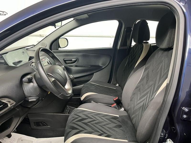 Lancia Ypsilon 1.2 69cv Gold tua da 109,00 al mese