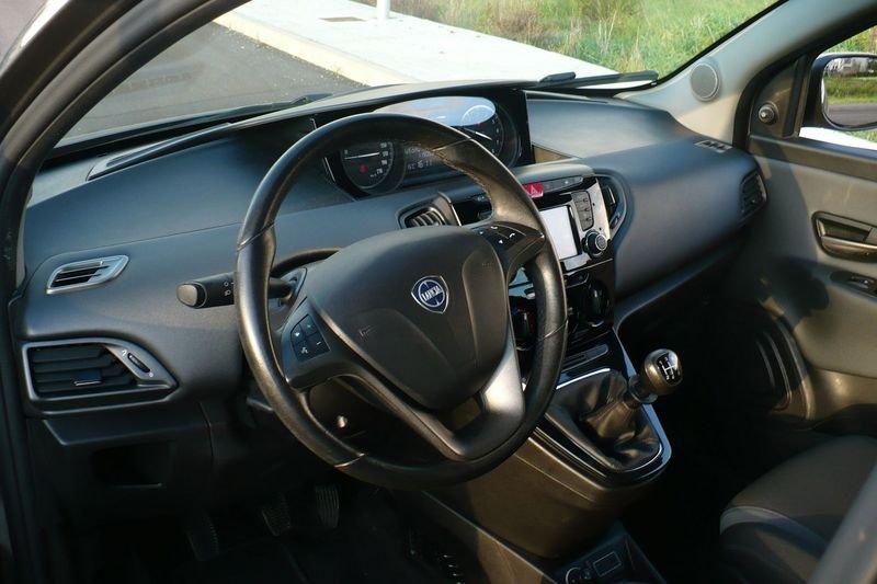 Lancia Ypsilon Ypsilon 1.2 69 CV 5 porte Silver